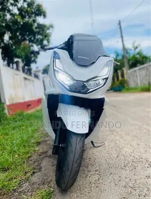 Honda PCX160 Pearl White 2024
