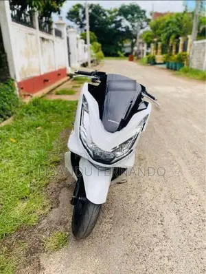 Honda PCX160 Pearl White 2024