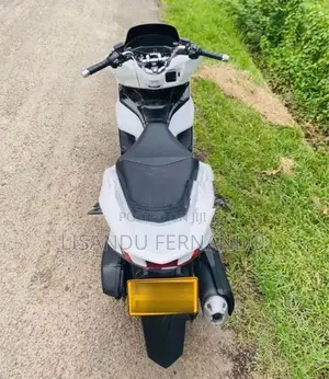 Honda PCX160 Pearl White 2024