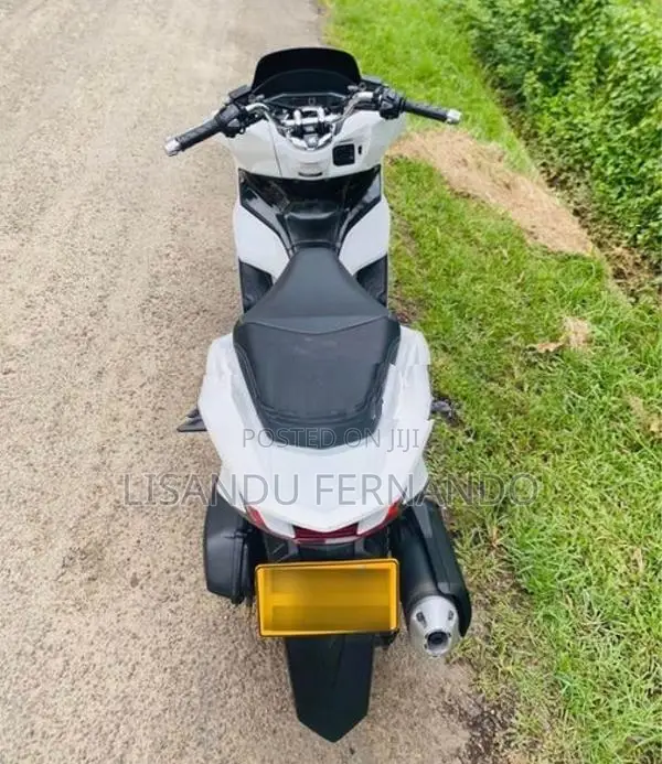 Honda PCX160 Pearl White 2024