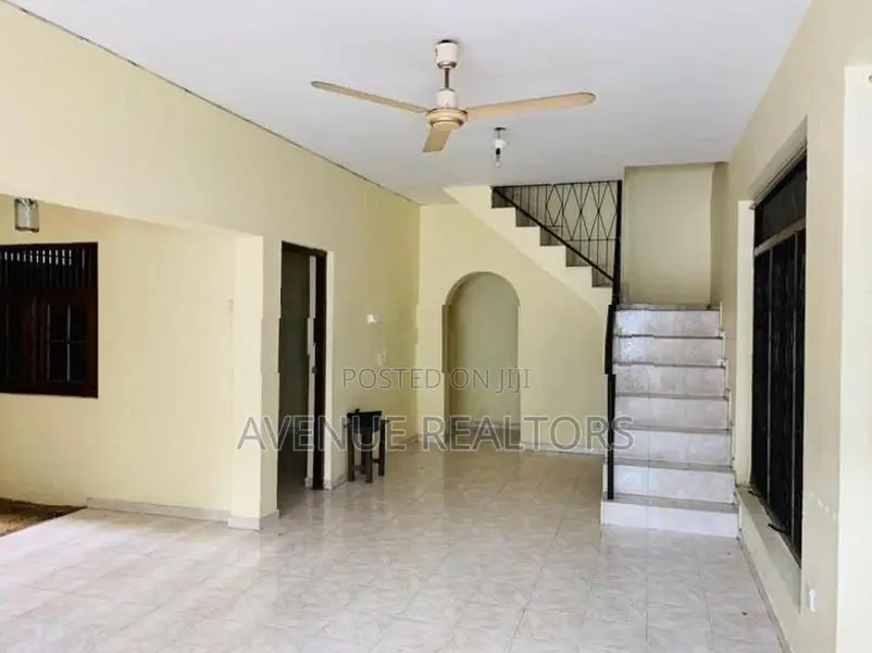 5BR House for Sale in Pitakotte