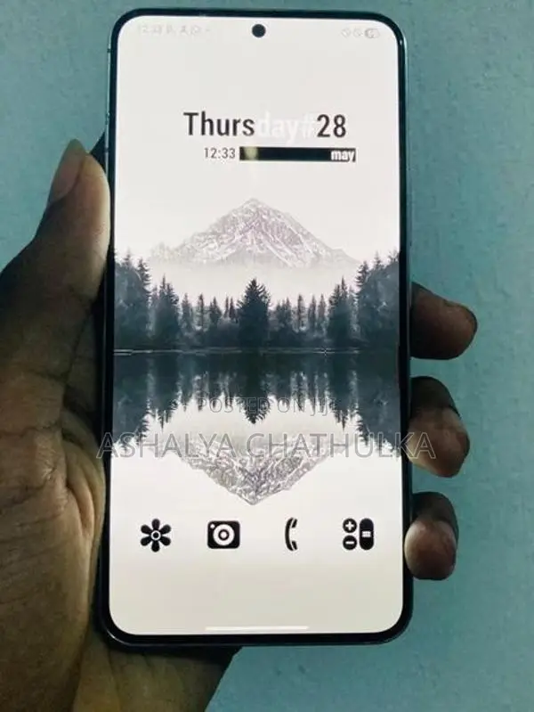 Samsung Galaxy S22 (Used)