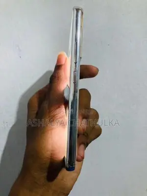 Samsung Galaxy S22 (Used)