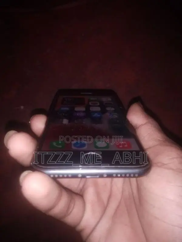 Apple iPhone 7 (Used)