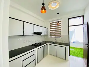 අතුරුගිරියෙන් අලුත්ම දෙමහල් නිවසක් විකිණීමට