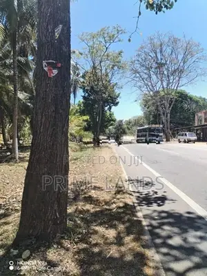 කුරුණෑගල අනුරාධපුර පාරට මුහුණලා ඉඩමක්