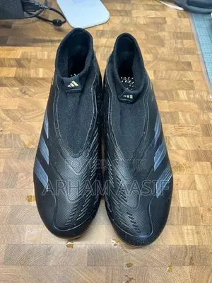 Adidas Predator League Laceless Boot