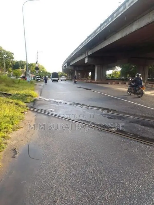 කටුනායක 18 කණුවෙන් ඉඩමක් විකිණීමට
