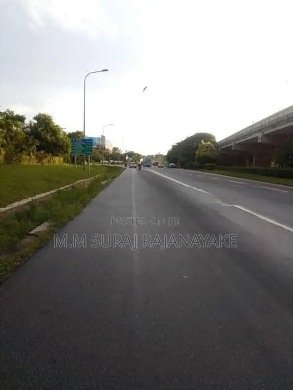 කටුනායක 18 කණුවෙන් ඉඩමක් විකිණීමට
