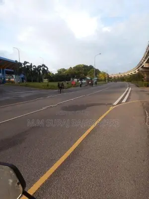 කටුනායක 18 කණුවෙන් ඉඩමක් විකිණීමට