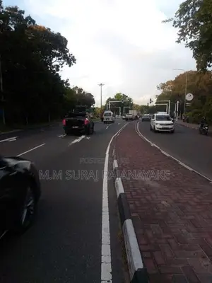 කටුනායක 18 කණුවෙන් ඉඩමක් විකිණීමට