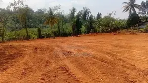 මීගොඩ ආටිගල පාරෙන් සුපිරි පන්තියේ ඉඩමක්