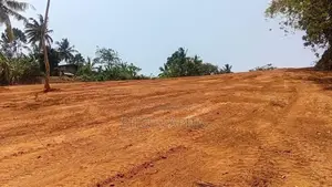මීගොඩ ආටිගල පාරෙන් සුපිරි පන්තියේ ඉඩමක්