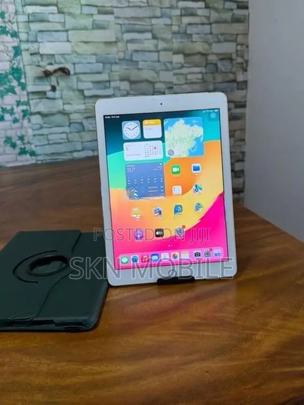 Apple iPad 6TH Gen 128GB cellular