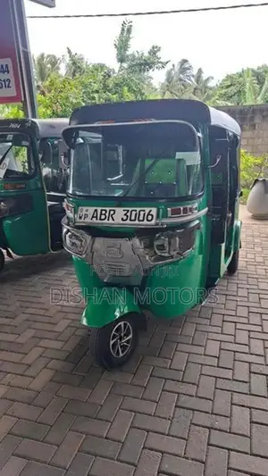 Bajaj RE 4Stroke 2018