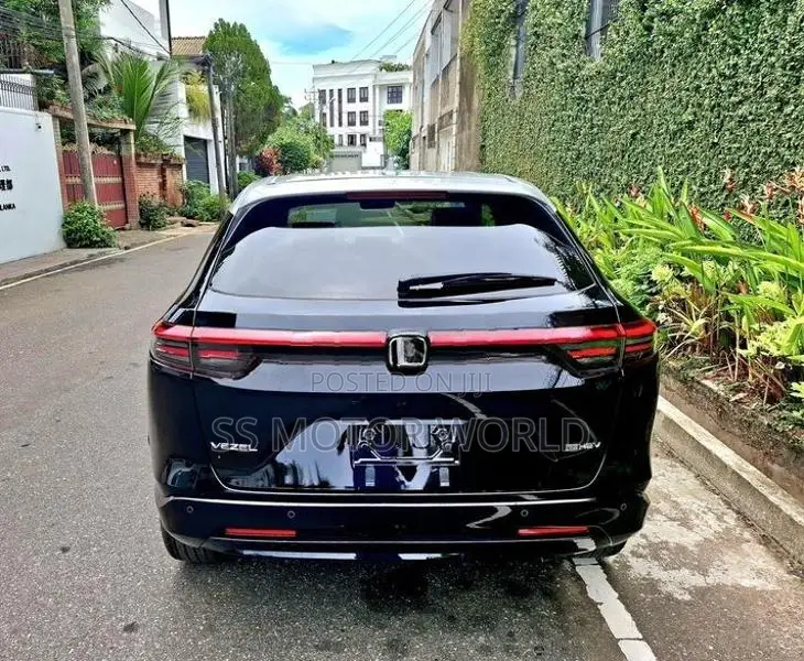 Honda Vezel Z PLAY NO MOONROOF 2026