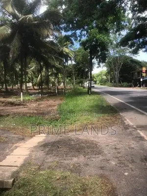 ව්‍යාපාරික බිම් කොටස් විකිණීමට පාදෙණිය