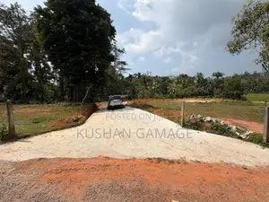 10P Developed Residential Land in Baddegama