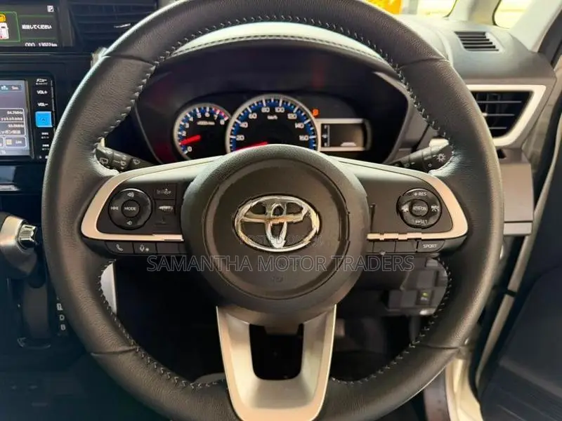 Toyota Roomy Custom GT 2024