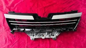Toyota Voxy Zwr80 G Radiator Grille