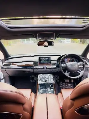 Audi A8 3.0 L 2016