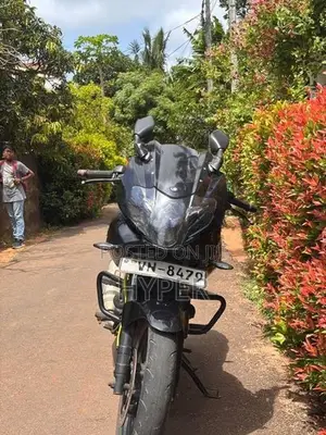 Bajaj Pulsar 220F 2010