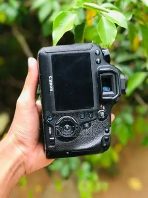 Canone 6d camara and 50mm lens 1.8f