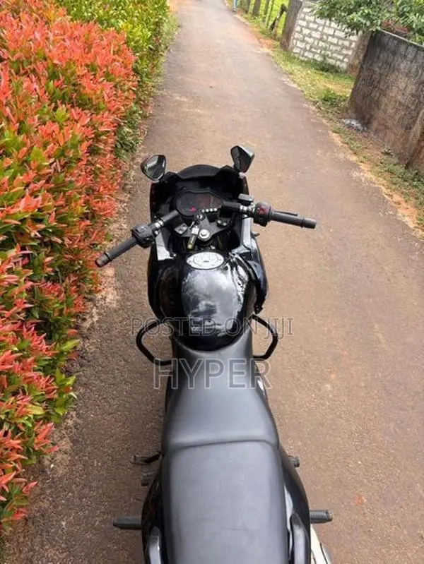 Bajaj Pulsar 220F 2010