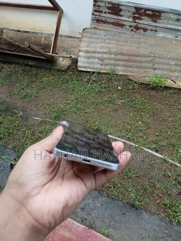 Infinix Smart 10 64GB (Used)