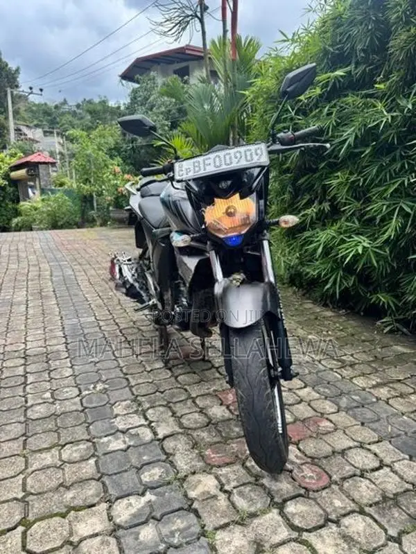 Yamaha FZs V2 On Light 2017