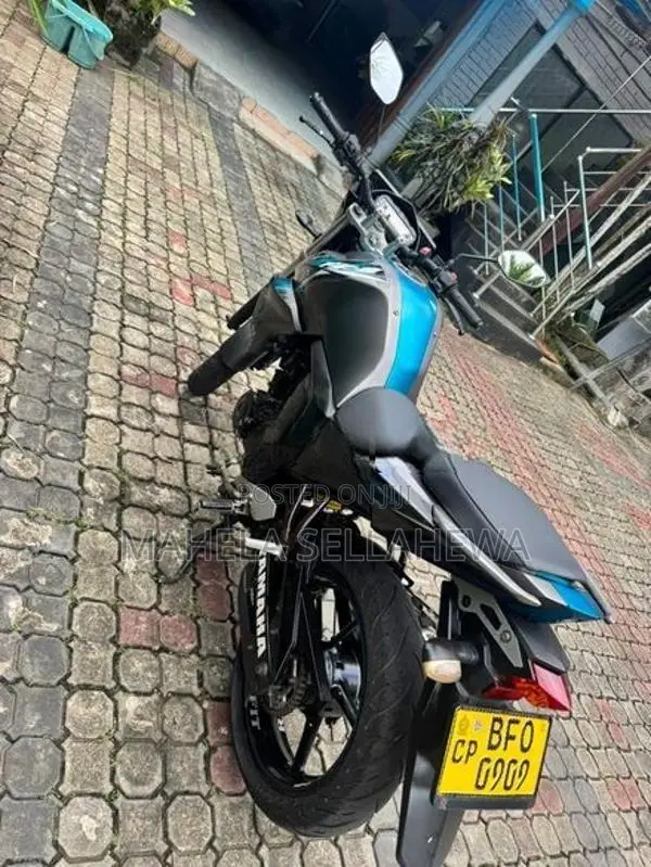 Yamaha FZs V2 On Light 2017