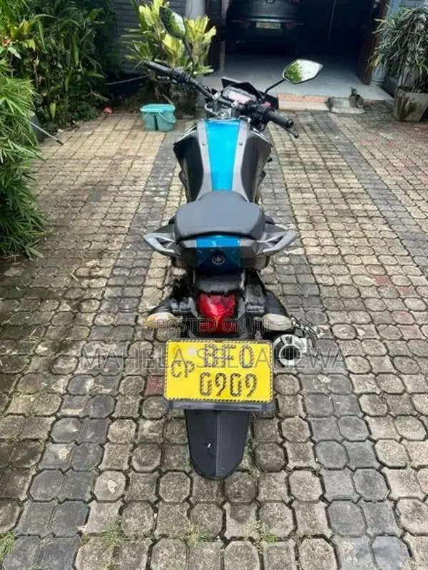 Yamaha FZs V2 On Light 2017