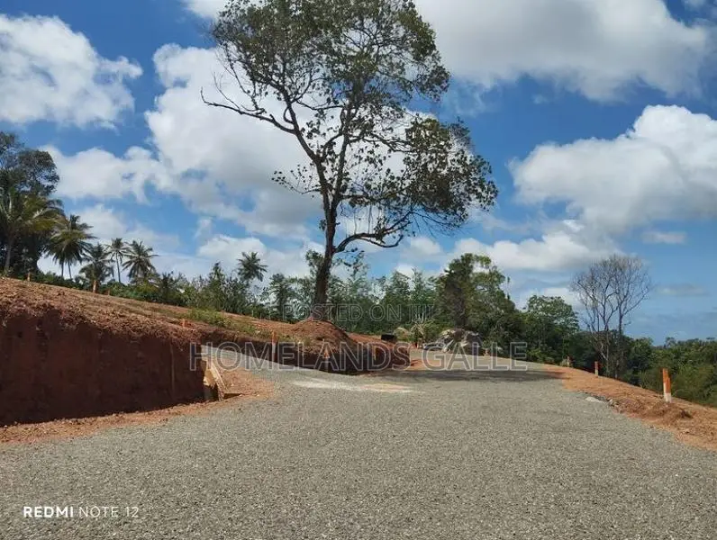 ජාත්‍යන්තර පාසල් වලට සමීපයෙන් අගනා බිම් කොටස් ගාල්ල