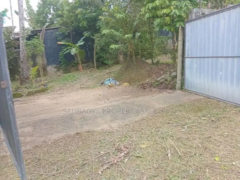තලවතුගොඩ නගරයෙන් නිවසක් සහිත ඉඩමක් විකිණීමට