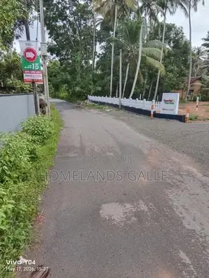 හික්කඩුව සංචාරක පුරවයට සමිපයෙන් අගනා බිම් කොටස්
