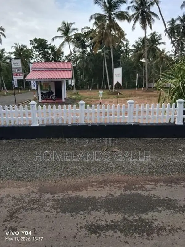 හික්කඩුව සංචාරක පුරවයට සමිපයෙන් අගනා බිම් කොටස්
