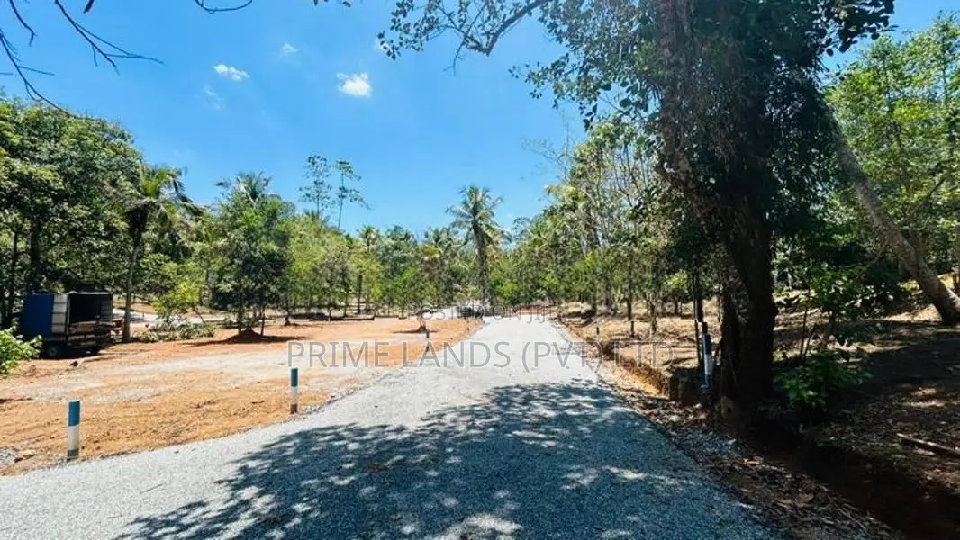 කහතුඩුව හන්දියට නුදුරින් බිම් කොටස් විකිණීමට