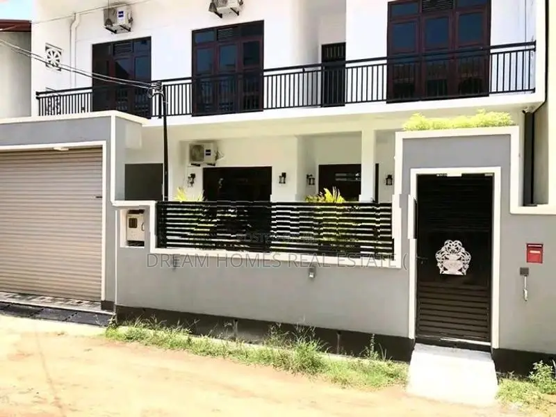 Brand New 3-Storey Luxury House for Sale – Horana