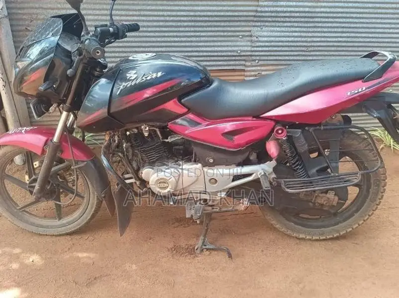 Bajaj Pulsar 150 pulser 2015