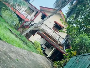 මාතර නගරයෙන් දෙමහල් නිවසක් (පවුල් තුනකට බදු දිය හැක)
