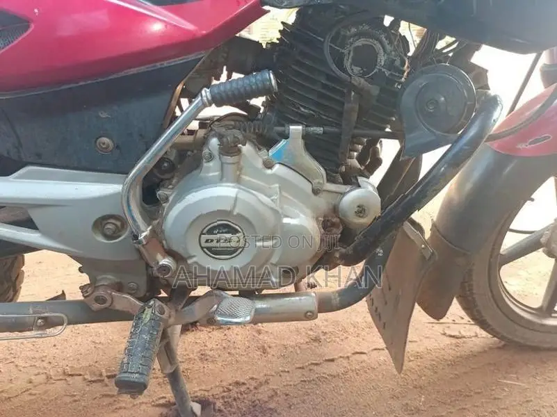 Bajaj Pulsar 150 pulser 2015