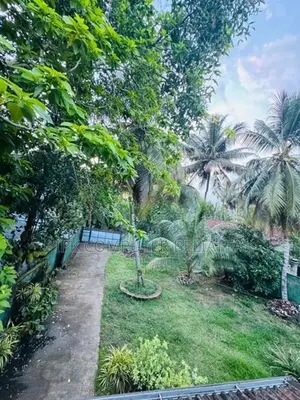 මාතර නගරයෙන් දෙමහල් නිවසක් (පවුල් තුනකට බදු දිය හැක)