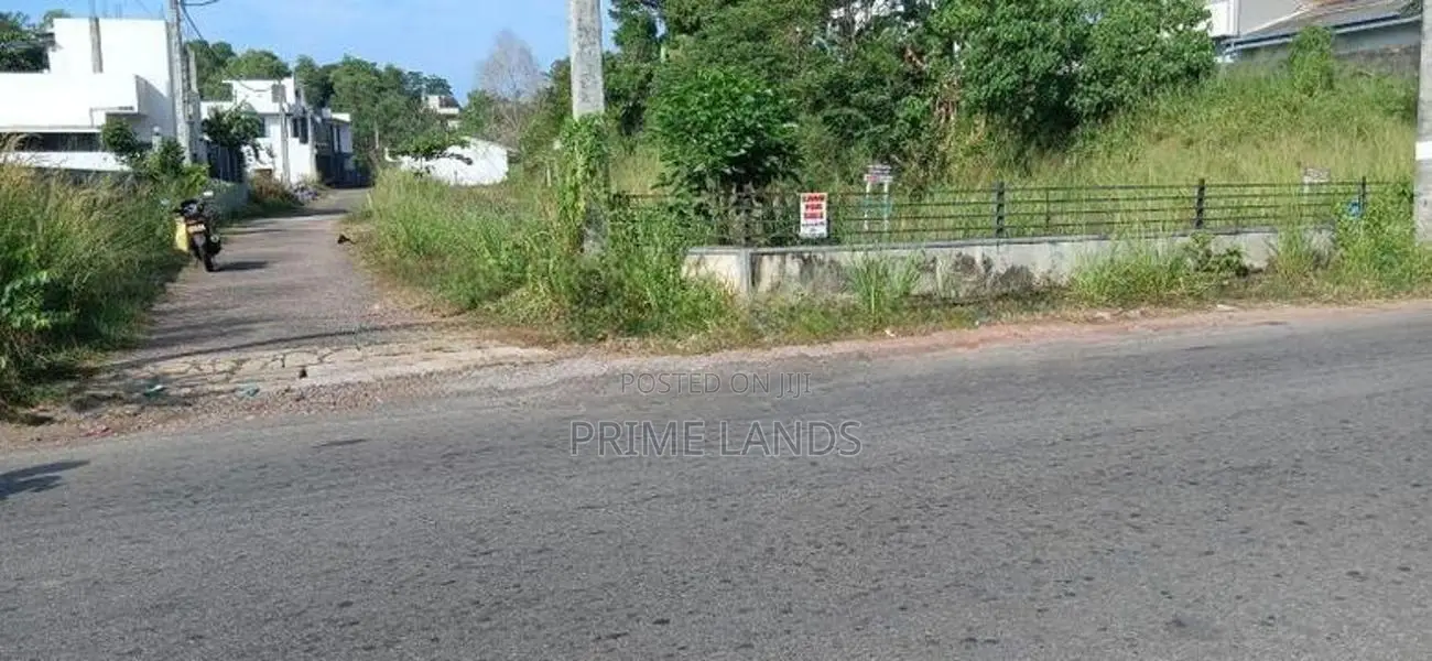 Piliyandala , Madapatha Bus Road Facing Land for Sale