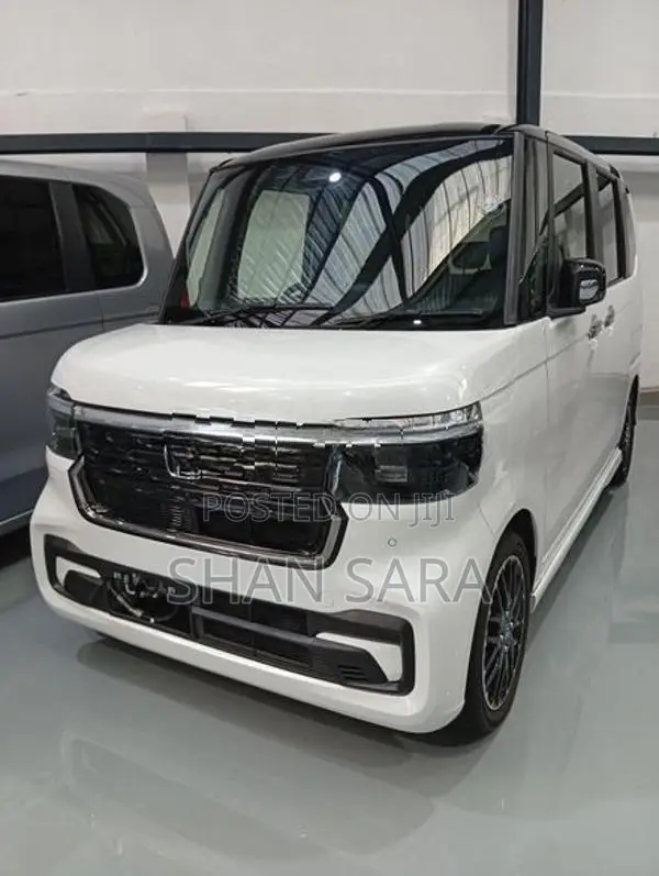 Honda N-Box Custom 2024