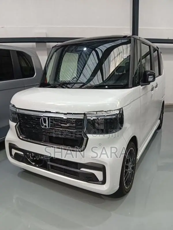 Honda N-Box Custom 2024