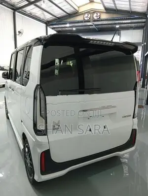 Honda N-Box Custom 2024