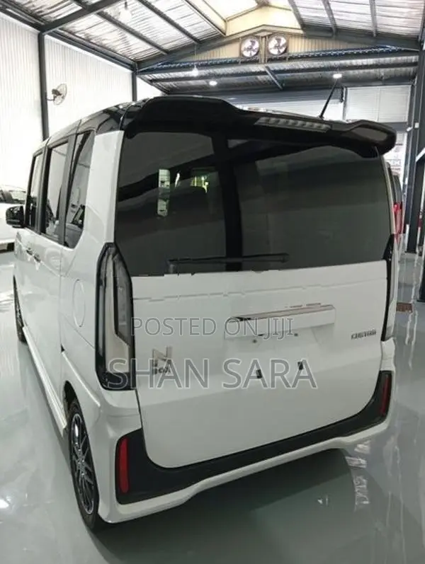 Honda N-Box Custom 2024
