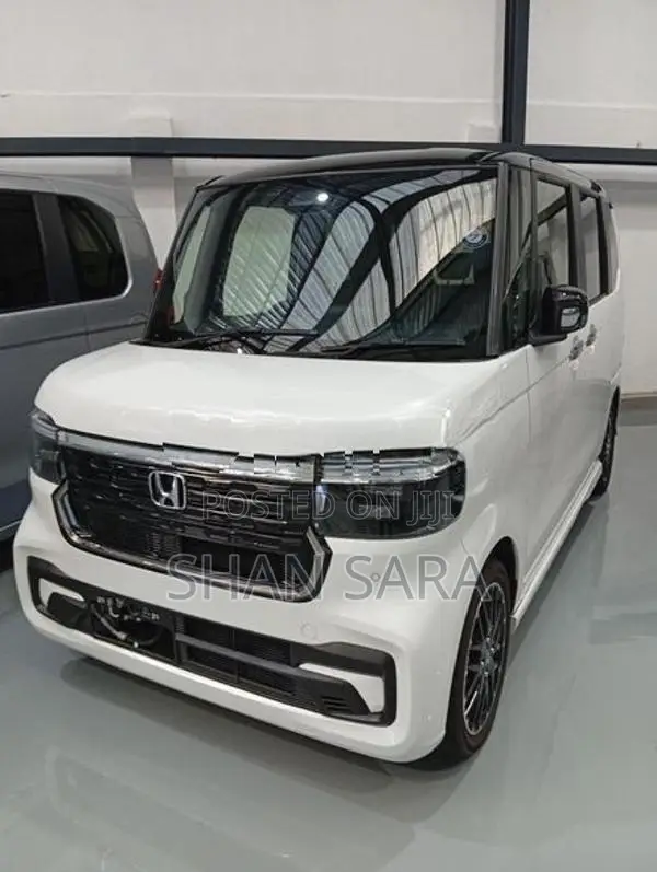 Honda N-Box Custom 2024