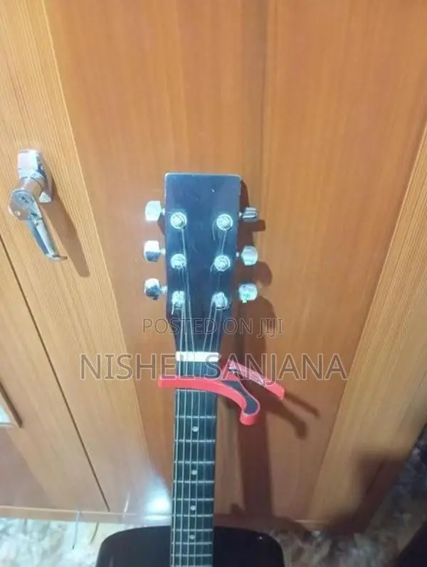 Box Guitar