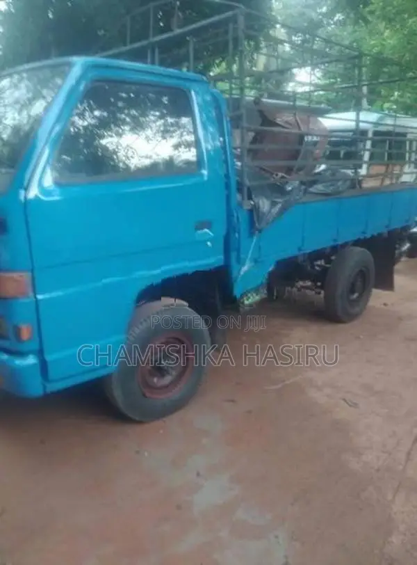 Isuzu Elf 1983